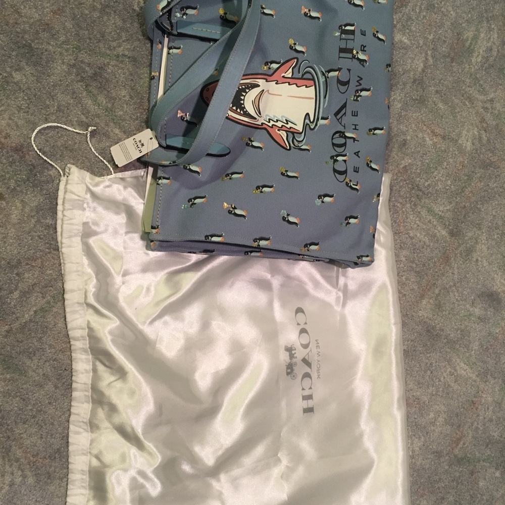 COACH SHARKY TOTE WITH TAGS AND COVER BAG NEW